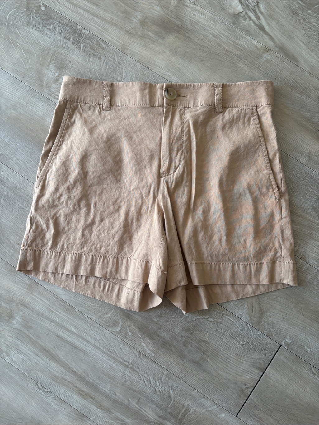 Vince. Women’s Buttoned Knee Length Linen Blend Shorts Size 6
